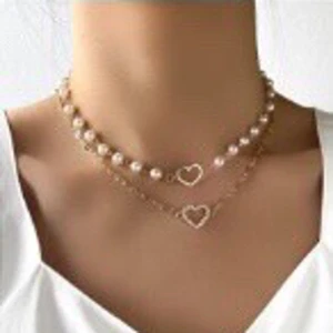 Fina halsband - Jättefina halsband. Säljer för att de inte kommit till något användning.