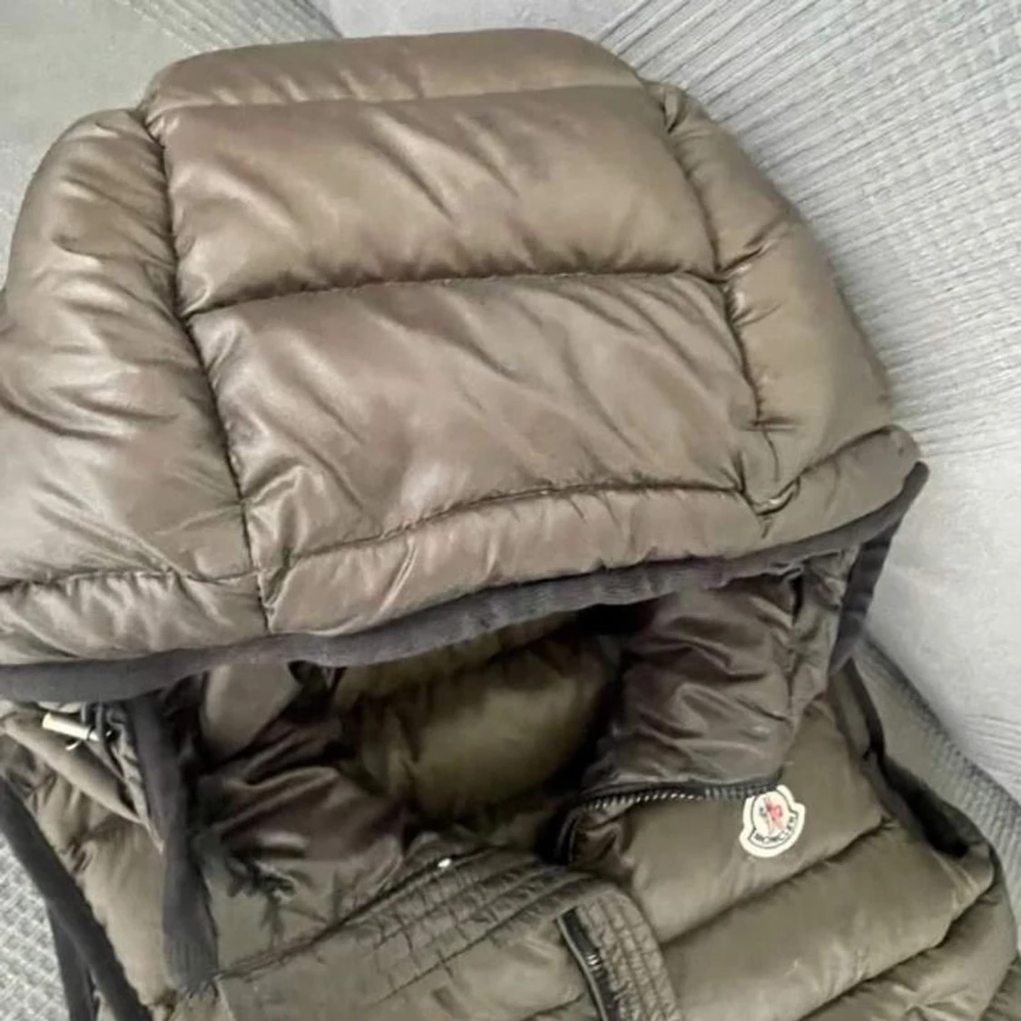 Moncler väst med huva