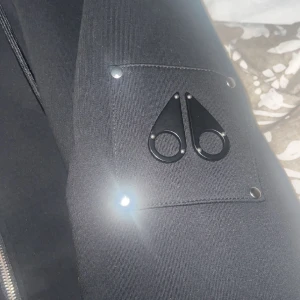 Moose knuckles  - Skick:10/10 Helt ny fick den i present men den passar inte mig, en jacka fast man kan ha den som en tröja 