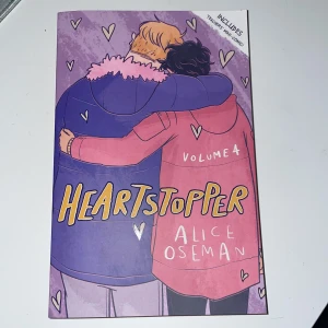 heartstopper volume 4 - haft i lite över något år, läst någon enstaka gång så inga tydliga defekter! köptes för 199kr: lite märken vid bok kanten vilket är vanligt när det är pockets 