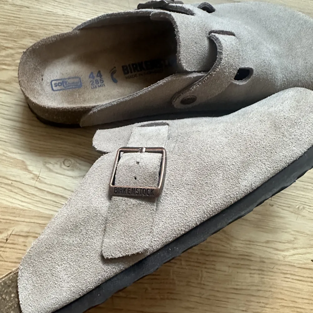 Birkenstock Boston i storlek 44. Endast använda ett par gånger (perfekt skick). Kommer med box!. Skor.