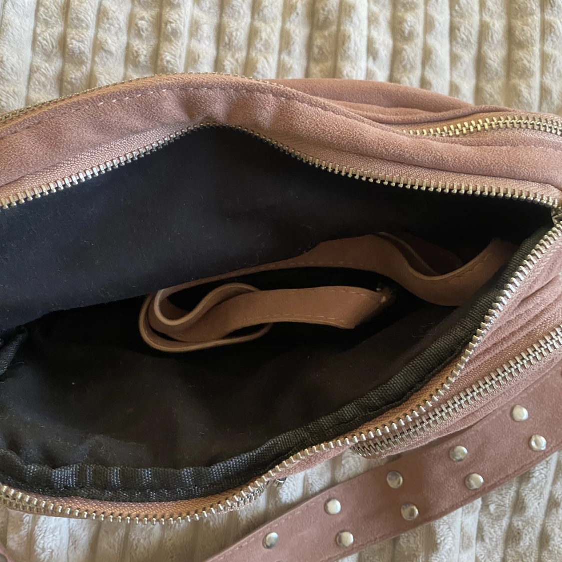 Connie axelremsväska  - 91
