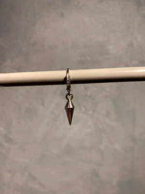 Nit-örhängen  - Jättefina örhängen! Modell: Emmie silver🩷