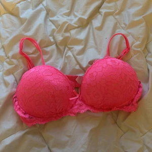 Bh  - Aldrig använd, men älskar färgen och allt på en men använder aldrig den så säljer den istället 