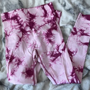 Gymtights - Gymtights från Shein. Väldigt sköna och stretchiga. Scrunch i rumpan. Mycketbra skick!