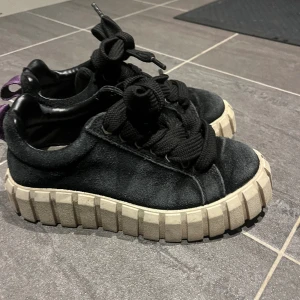 Eytys - Säljer dessa eytys, väl använda men har lite mer o ge💓