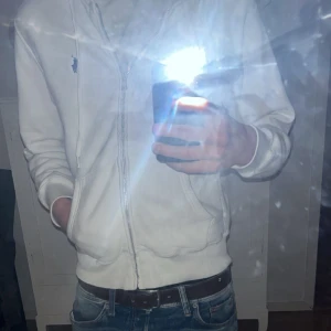 Ralph lauren hoodie  - Säljer min Ralph lauren hoodie, fint skick använd fåtal gånger inga skador eller liknande. Kom privat vid mer frågor.