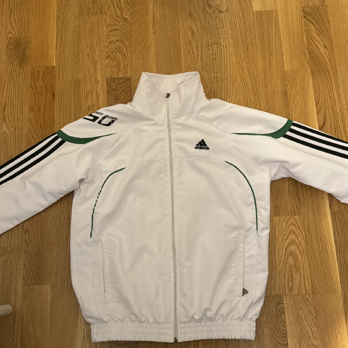 Vit Adidas windbreaker 