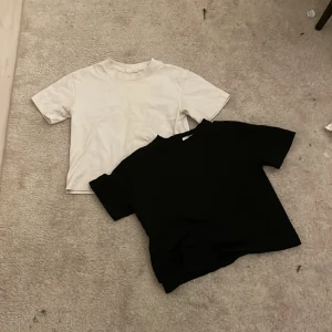 T shirts - Superfin t shirt ifrån Gina kostar 80  inga defekter💕 värd 160💗de är lite tjockare material så den vita är inte genomskinlig 