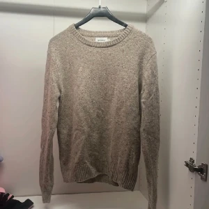 Stickad tröja - Säljer min stickade tröja från brothers då den inte kommer till användning. Knappt använd! Tveka inte på frågor!