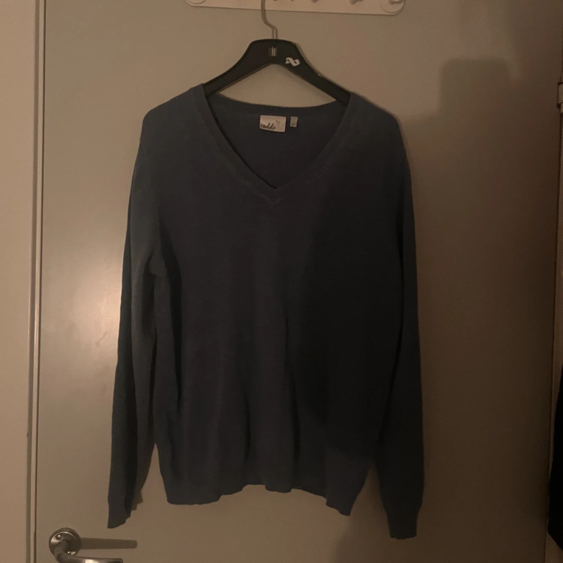 blå stickad tröja. M/L