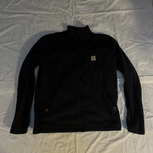 Carhartt zip up tröja/kofta - Zip tröja/jacka från carhartt, jag använde den som kofta/jacka men ganska tunn så går o ha som tröja bara också.