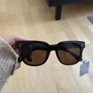 Solglasögon - Slutsålda solglasögon med prislapp kvar! Aldrig använda