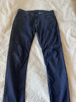 Byxor - Ny skick armani jeans, knappt anvönda, säljer pgv att känner att det inte är i min stil längre