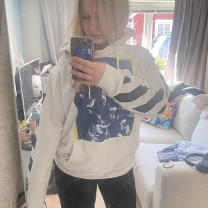 OFF WHITE - Säljer nu min Off White Virgil Abloh 2013 Seeing Things Hoodie. Använder aldrig den för att den är för stor. Äkta 