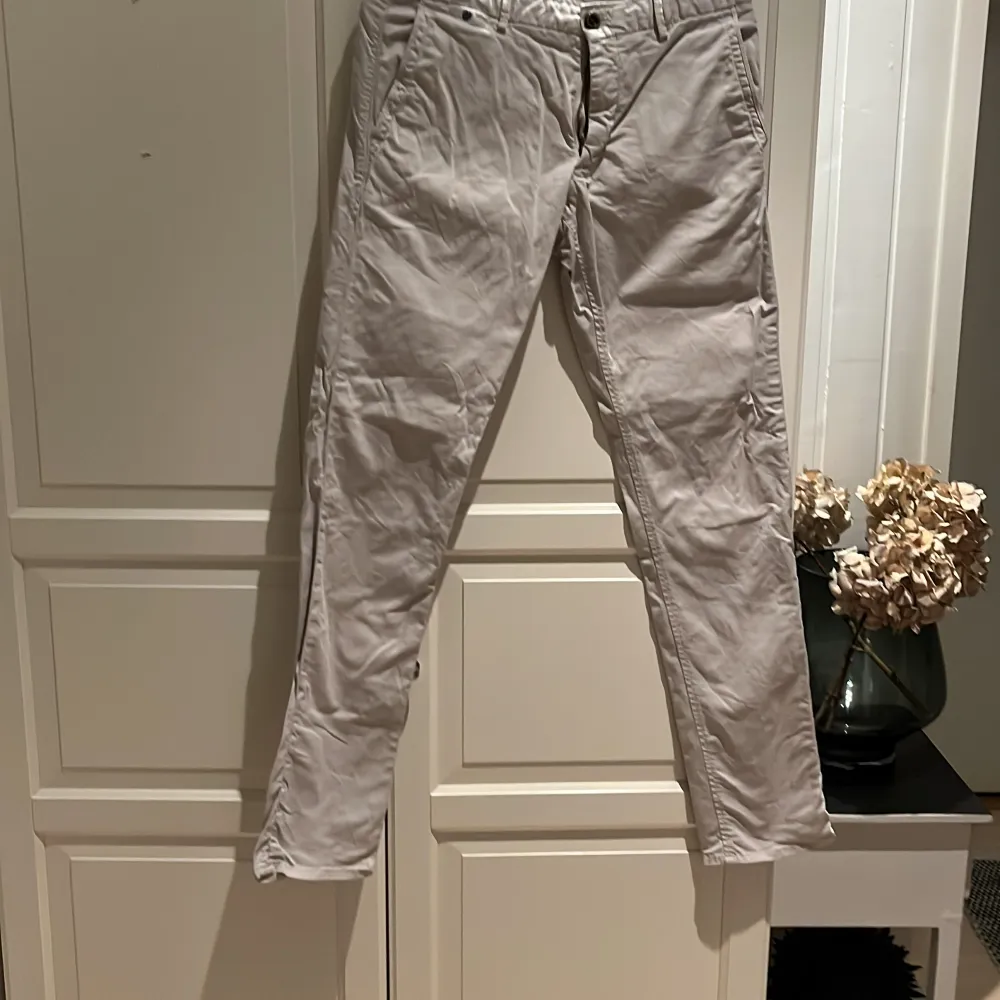 Beiga Massimo Dutti Chinos Storlek: 40, Slim fit  Bra skick. Jeans & Byxor.