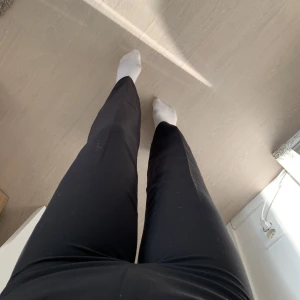 Kostymbyxor  - Oanvända kostymbyxor från Hm  Storlek xs men passar även S 100kr plus frakt på 40kr 