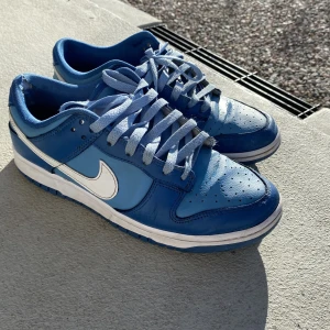 Dunk low mariana blue - Väldigt bra skick, inte jätte använda, hål där bak ( inuti skon),💯 extra laces från Merchsweden❗️, ny pris 2000+, kom prov för frågor? 🫨😃🤍