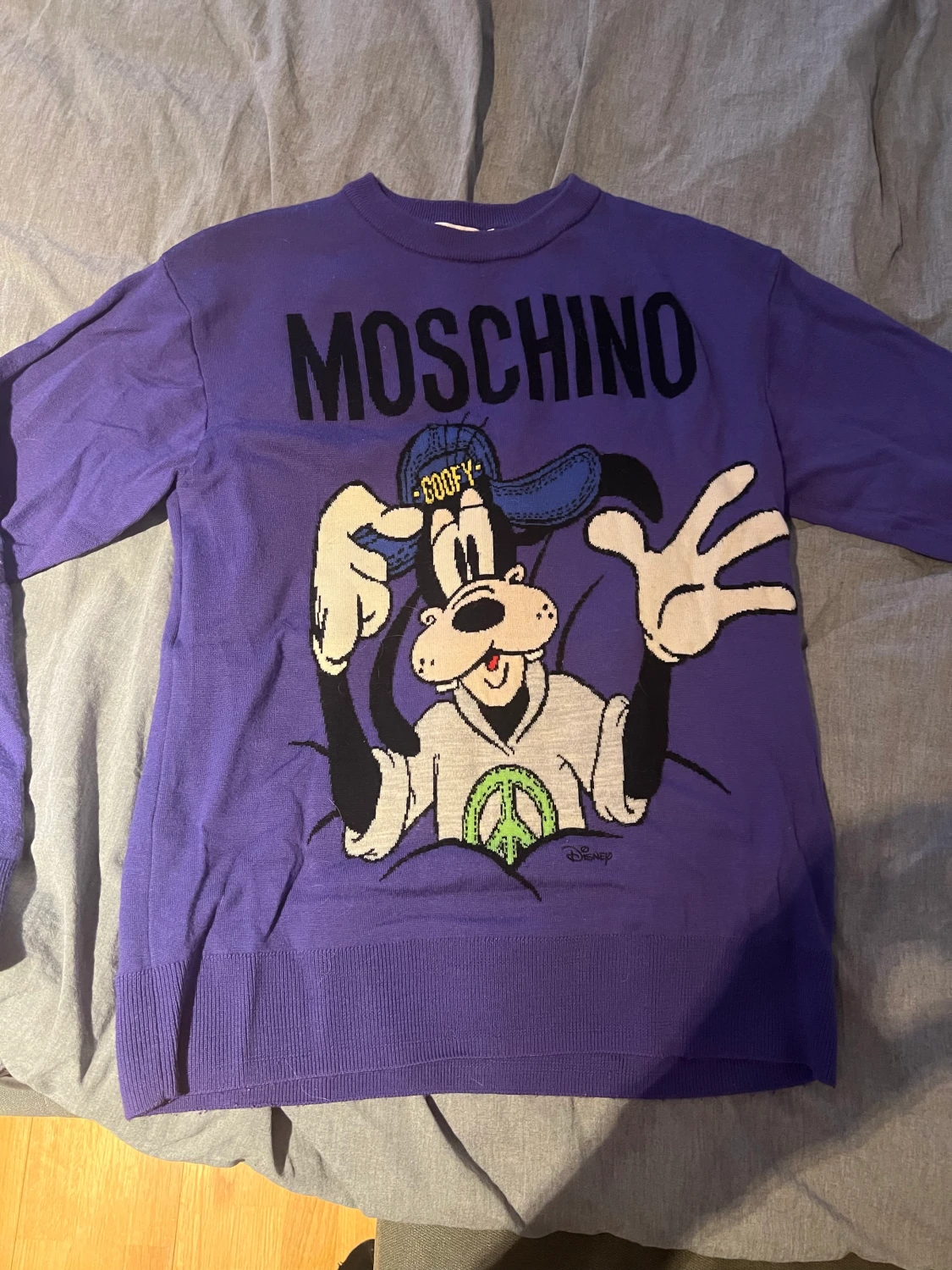 Moschino tröja i storlek M