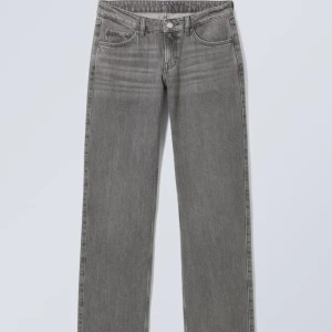 Low Arrow Jeans - Köpta från weekday för 500kr , endast testade. Säljer då dem är för stora!