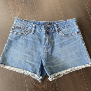 Lågmidjade RL shorts  - Lågmidjade Ralph Lauren shorts i storlek 32 