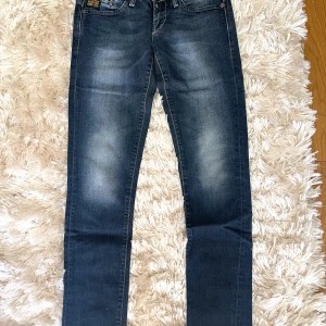 Jeans från g star raw - Coola jeans från g star raw. Obetydligt använd. 