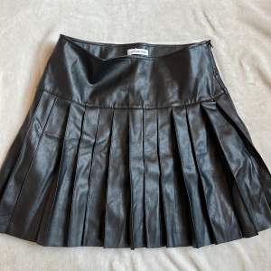 Så cool och snygg kjol från designers remix säljer då den inte kommer till användning! Vet inte storleken men skulle säga S/M! 💕😍 Frakt är 49kr 🚚📦