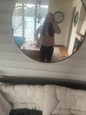 Teddy tröja  - Em mysig tröja från peak performance hoddie, kostar 900kr från början 