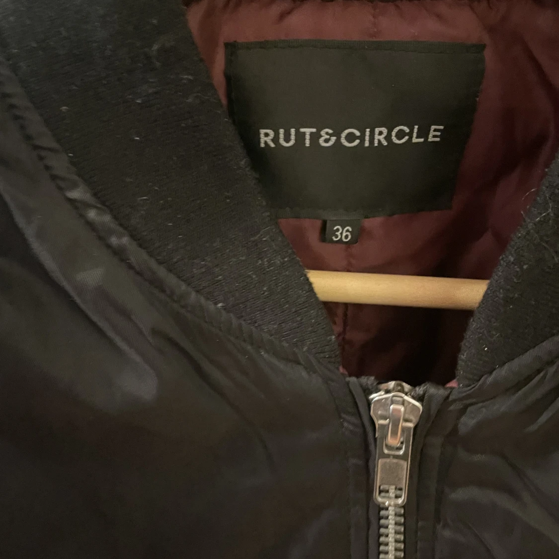 Svart bomberjacka  - 91