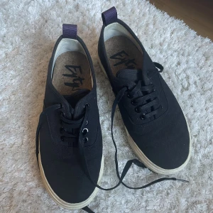 Eytys strl 38 - Säljer mina knappt använda svarta eytys mother i storlek 38. Nypris 1700kr.