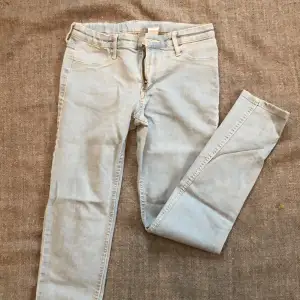 Ljusa skinny fit jeans från hm i stlk 146