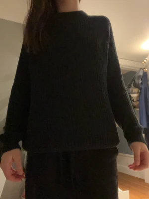 Stickad tröja svart - Stickad tröja i storlek S kan gå ned i pris vid snabb affär/köp ❤️