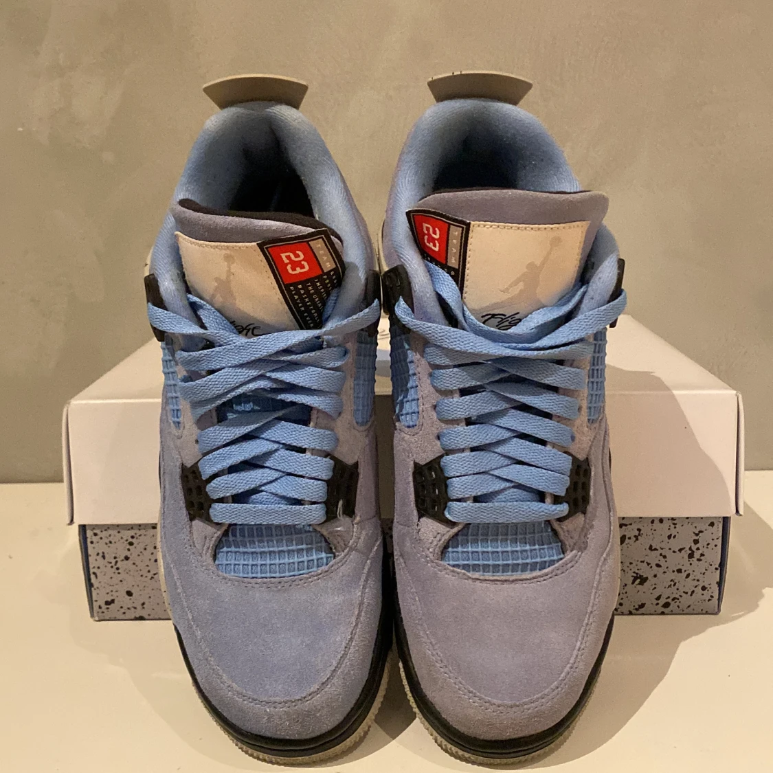 Jordan 4 University blue  - 90