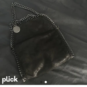 Stella McCartney  - liknande Stella McCartney väska. Skit snygg o vill se vad ni kan ge för den!