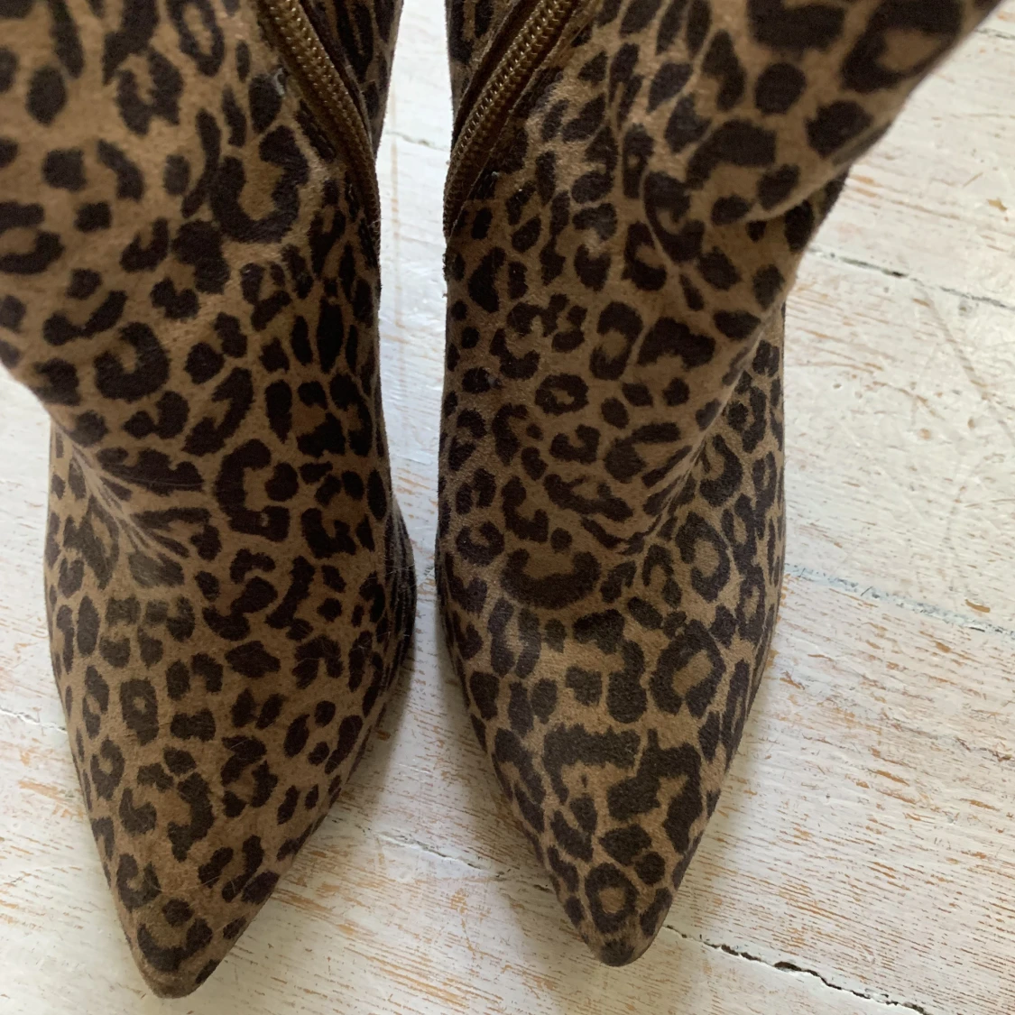 Stövletter i leopardmönster - 90