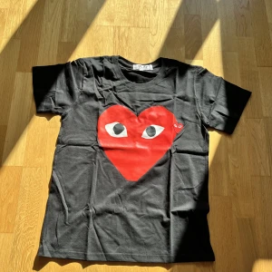 Comme des garcons t shirt - Skick10/10