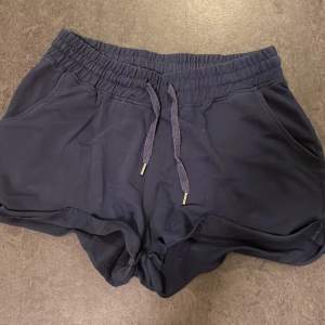 Marinblåa shorts från lager 157! XS med fickor och snöre🥰