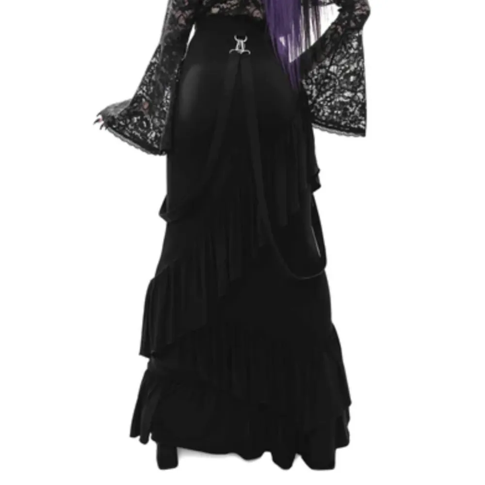 Killstar Wicked Wanderer Maxi Skirt  Nyskick! Stay vampy in this soft and fitted flattering skirt that has a witchy layered look with detachable straps and zip closure.  Stl S. Använd gärna köp-knappen 💖💖💖. Kjolar.