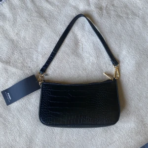 Väska  - Oanvänd handväska från new yorker, nypris 159