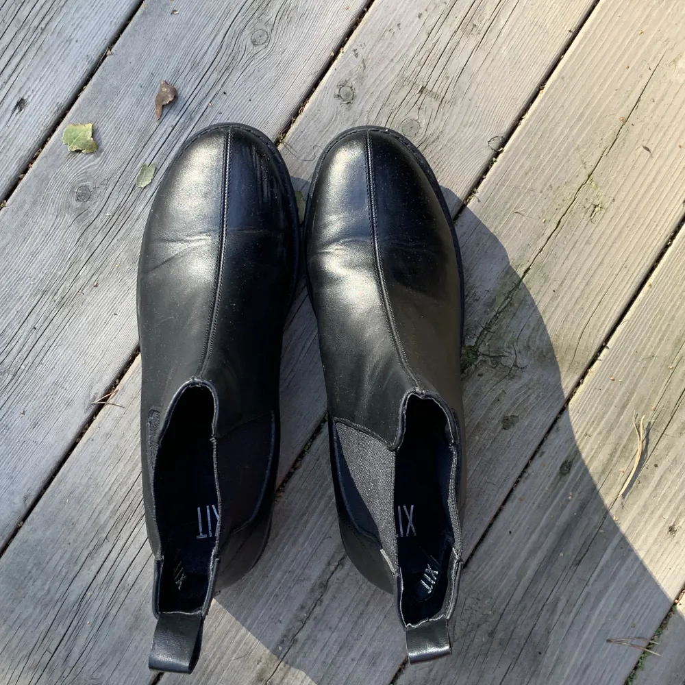 Svarta höst skor ifrån XIT (din sko) i storlek 39! Knappt använda, köpte förra året🌸. Skor.