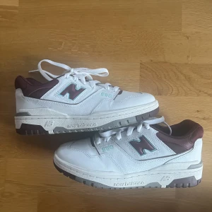 New Balance 550 - Säljer mina helt oanvända New balance 550 då de är för små för mig. Skriv privat för fler bilder eller frågor❣️❣️