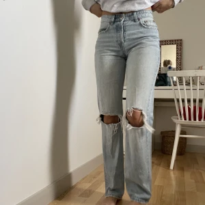 Jeans zara - Jeans från zara. Knappt använda, jag är 169 cm lång  
