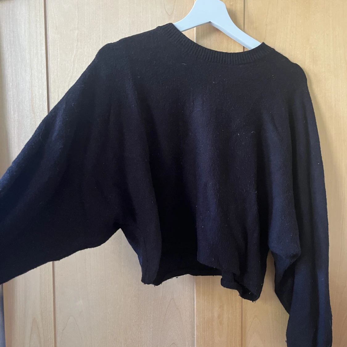 Svart croppad tröja - 90