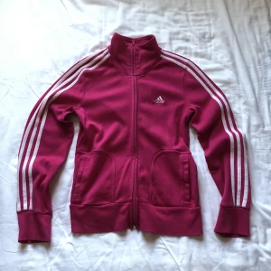 Adidaströja - Rosa adidaströja