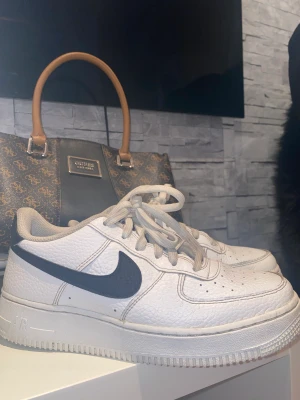 Airforce - Storlek 38,5