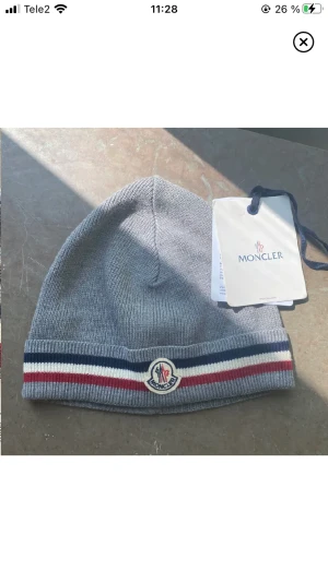 Moncler mössa  - Säljer min Moncler mössa ny pris : 1916kr. Cond 9/10.