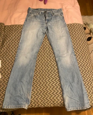 Lowwaist jeans från levis! - Köpta vintage, sparsamt använda! Storleken är w31 l34!