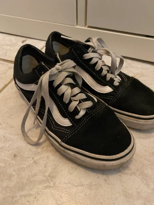 Vans stl 36 - Vans i använt skick stl 36