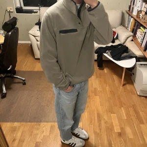 Fleece - Grön fleece som jag köpte i USA. Varm och bekväm fleece som passar M-L. Passar perfekt till Hösten/Skidsäsongen 