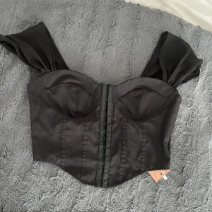 Svart korsett - Svart korsett topp från shein, storlek xs, aldrig använd 